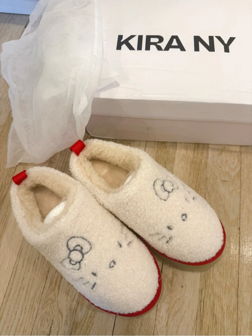 Girls Slippers Hello Kitty by Kira NY New in box (Size: 37)